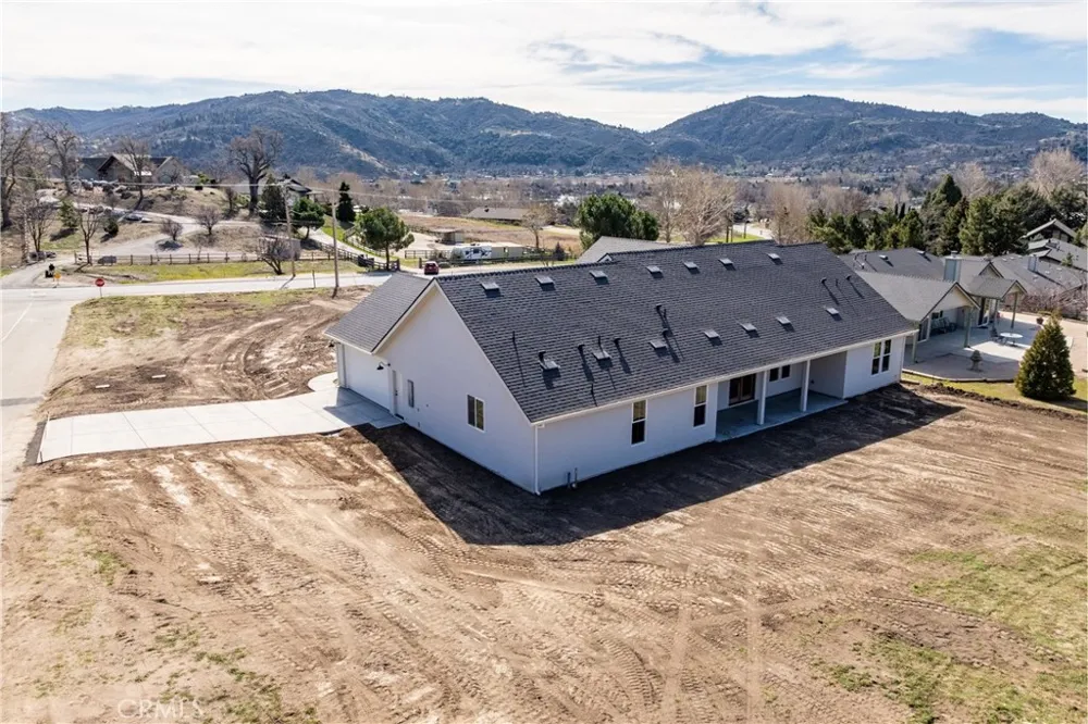 24401 Oaktree Court Tehachapi, CA 93561