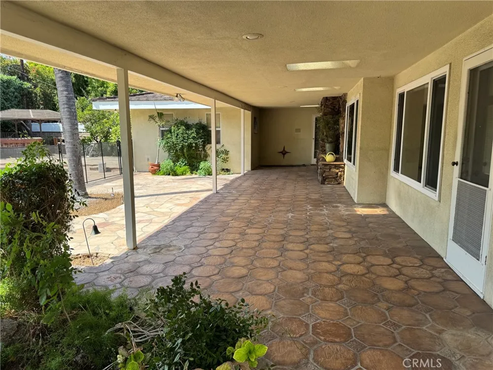 17410 Knapp Street Northridge, CA 91325
