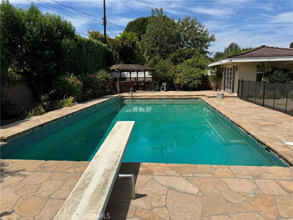 17410 Knapp Street Northridge, CA 91325