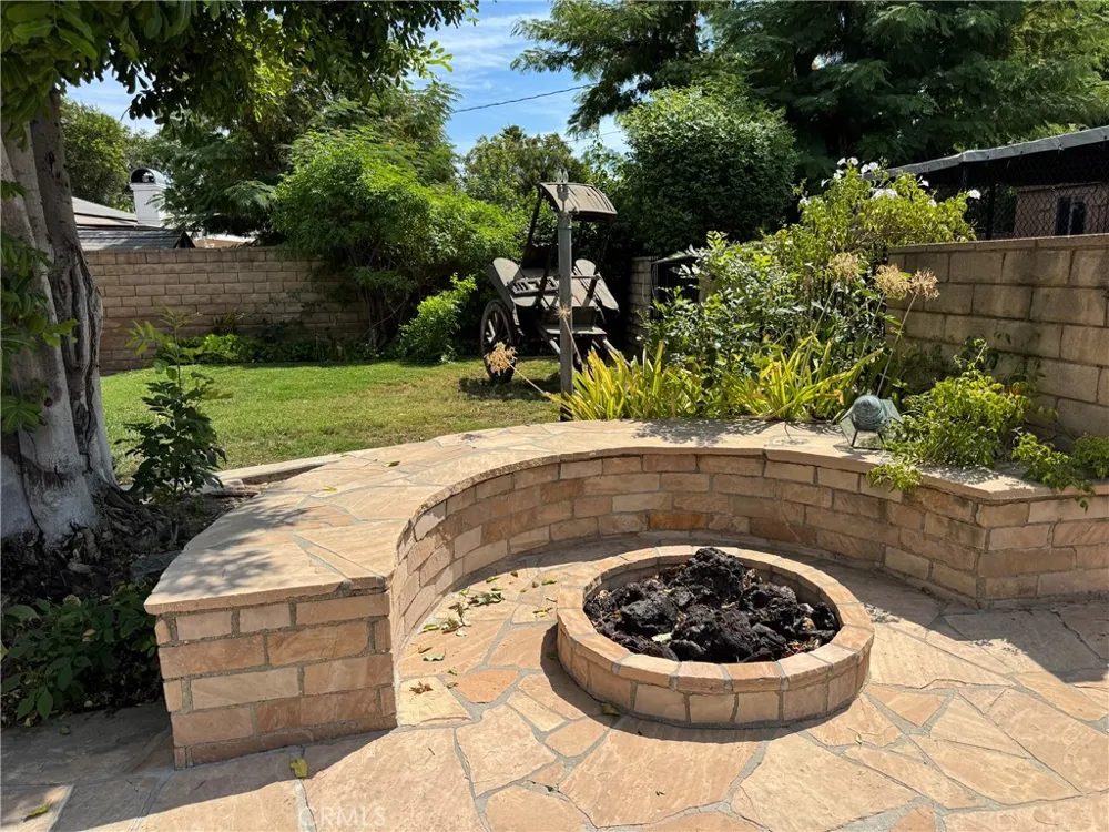 17410 Knapp Street Northridge, CA 91325