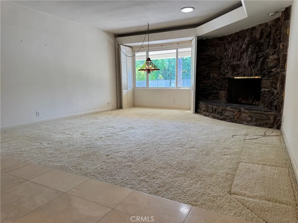 17410 Knapp Street Northridge, CA 91325