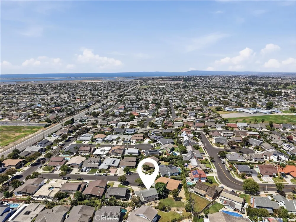 17372 Mira Loma Circle Huntington Beach, CA 92647