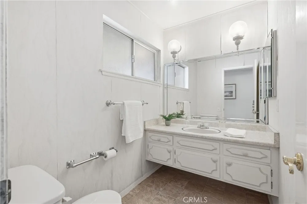 17372 Mira Loma Circle Huntington Beach, CA 92647