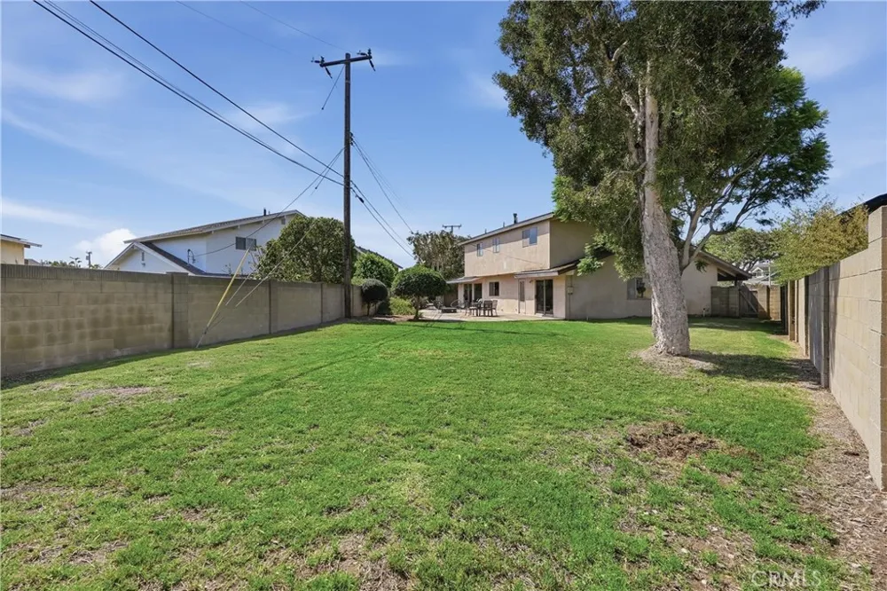 17372 Mira Loma Circle Huntington Beach, CA 92647