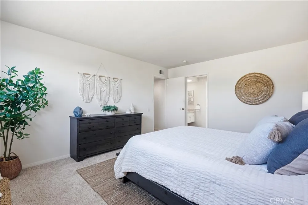 17372 Mira Loma Circle Huntington Beach, CA 92647