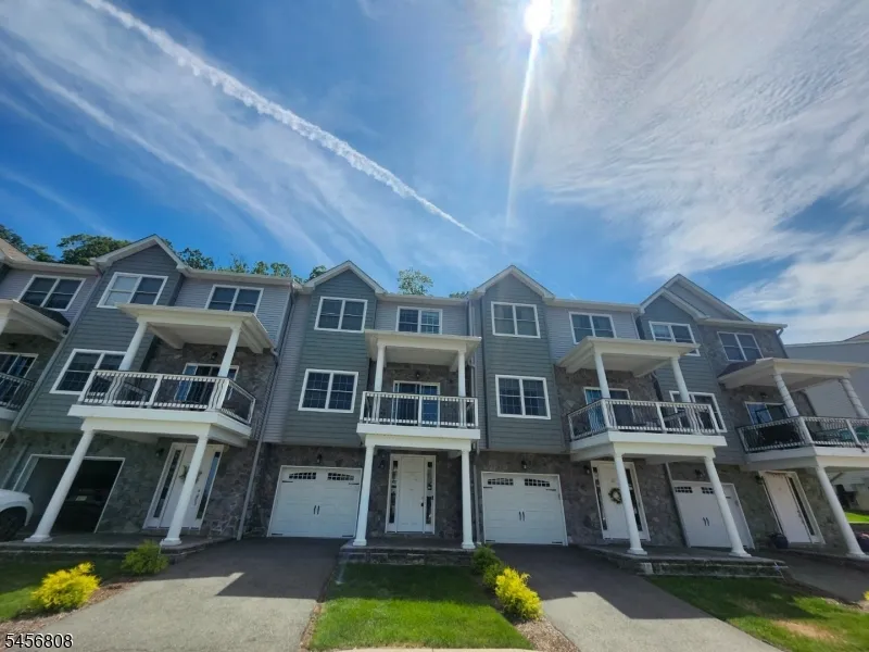 65 Halina Ln Butler, NJ 07405