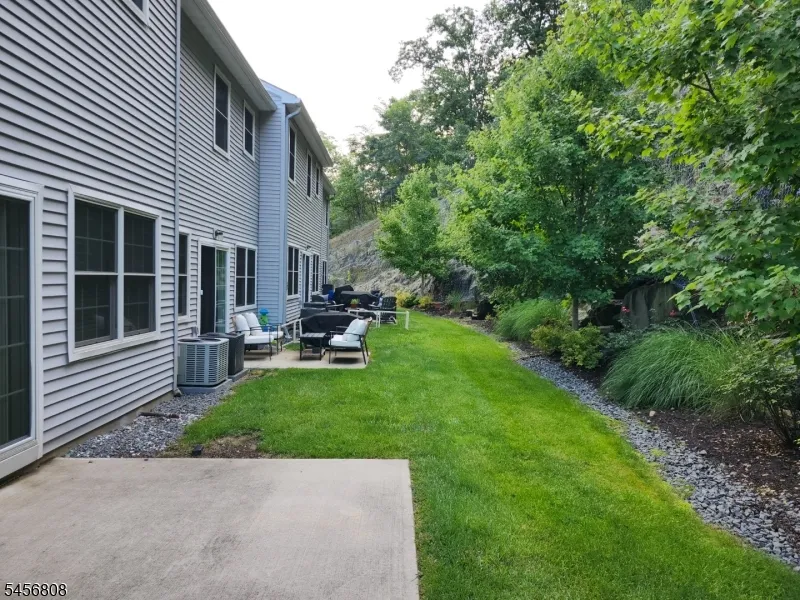 65 Halina Ln Butler, NJ 07405