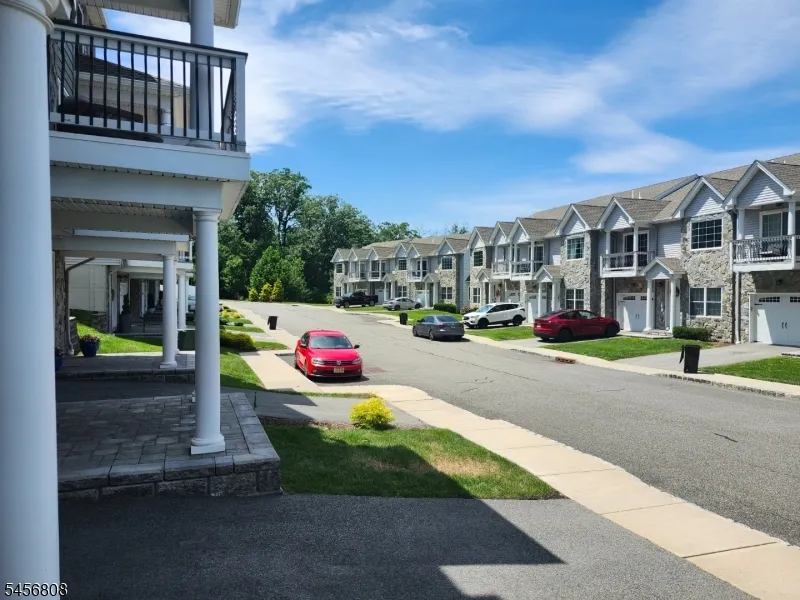 65 Halina Ln Butler, NJ 07405