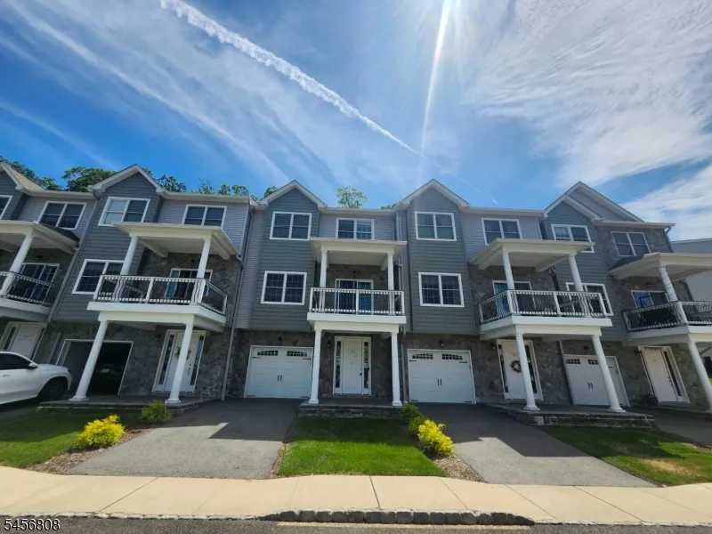 65 Halina Ln Butler, NJ 07405