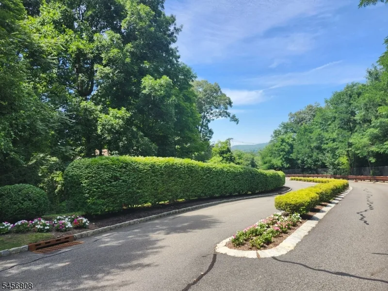 65 Halina Ln Butler, NJ 07405
