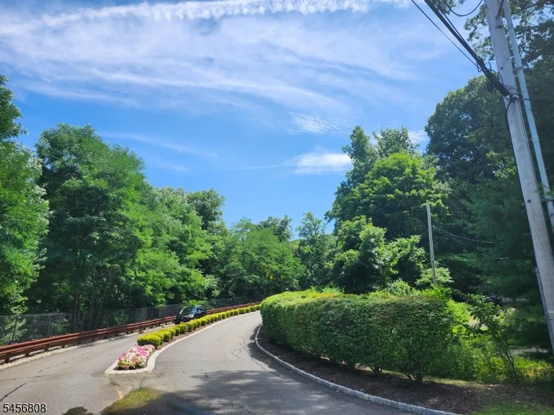65 Halina Ln Butler, NJ 07405