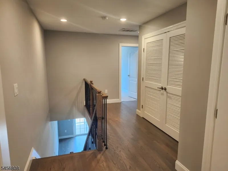 65 Halina Ln Butler, NJ 07405