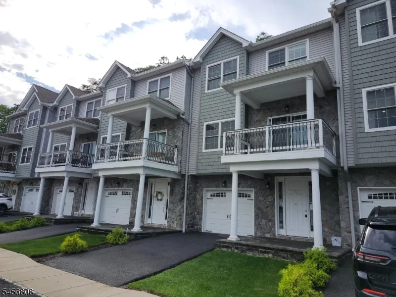 65 Halina Ln Butler, NJ 07405