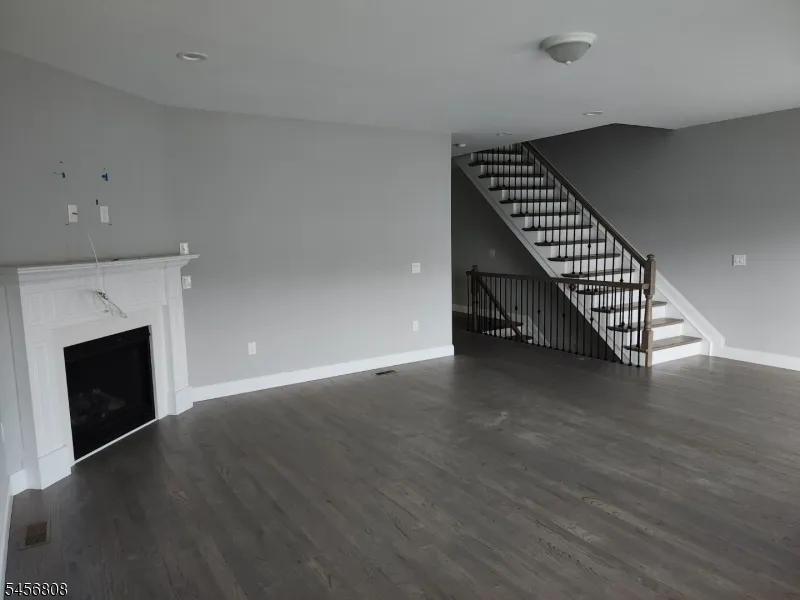 65 Halina Ln Butler, NJ 07405
