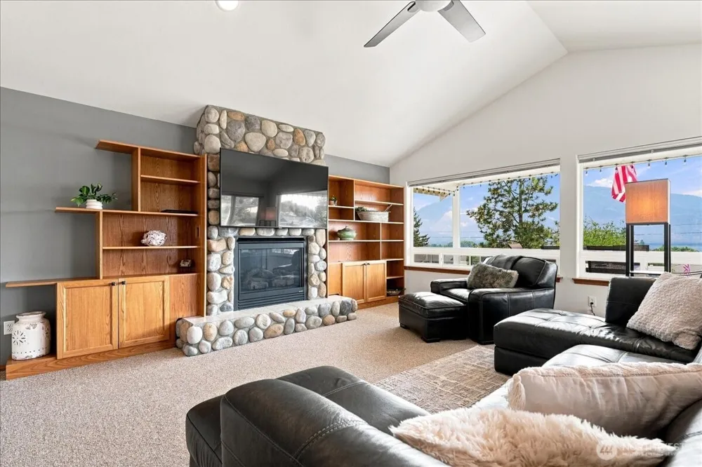 75 Coral Street Manson, WA 98831