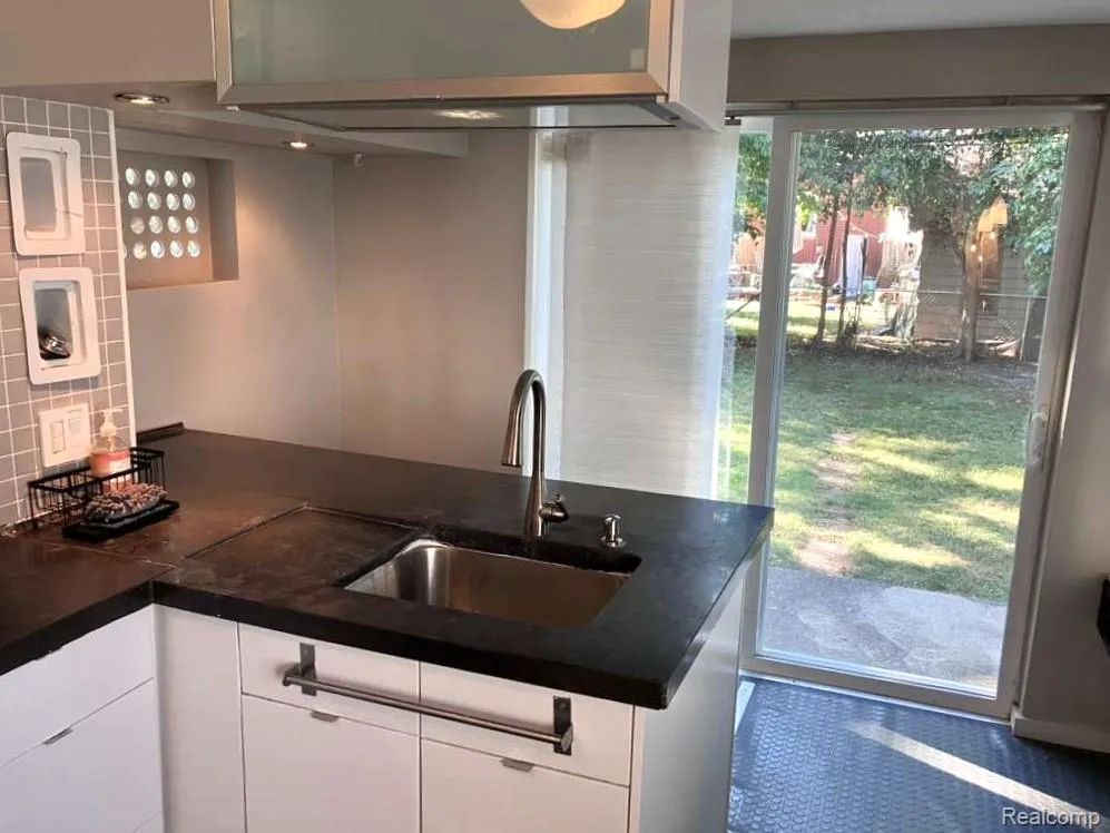 360 WORDSWORTH STREET Ferndale City, MI 48220