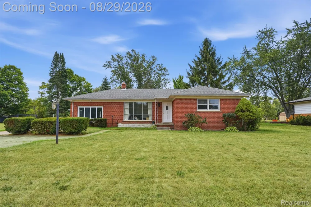 61305 Fairland Drive Lyon Charter Township, MI 48178