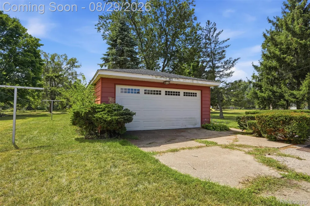 61305 Fairland Drive Lyon Charter Township, MI 48178