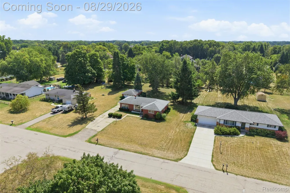 61305 Fairland Drive Lyon Charter Township, MI 48178