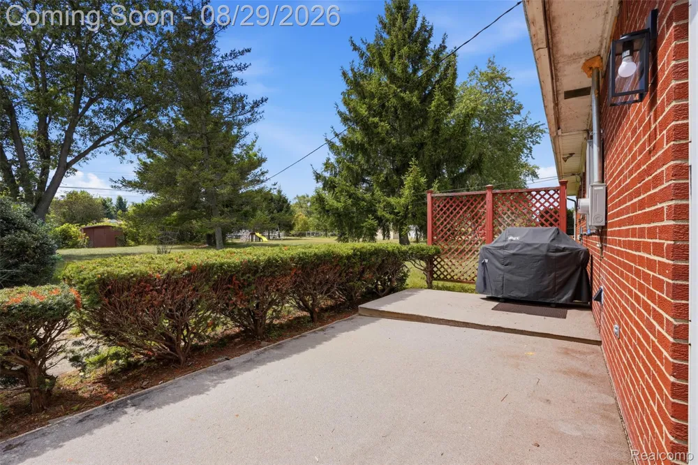 61305 Fairland Drive Lyon Charter Township, MI 48178