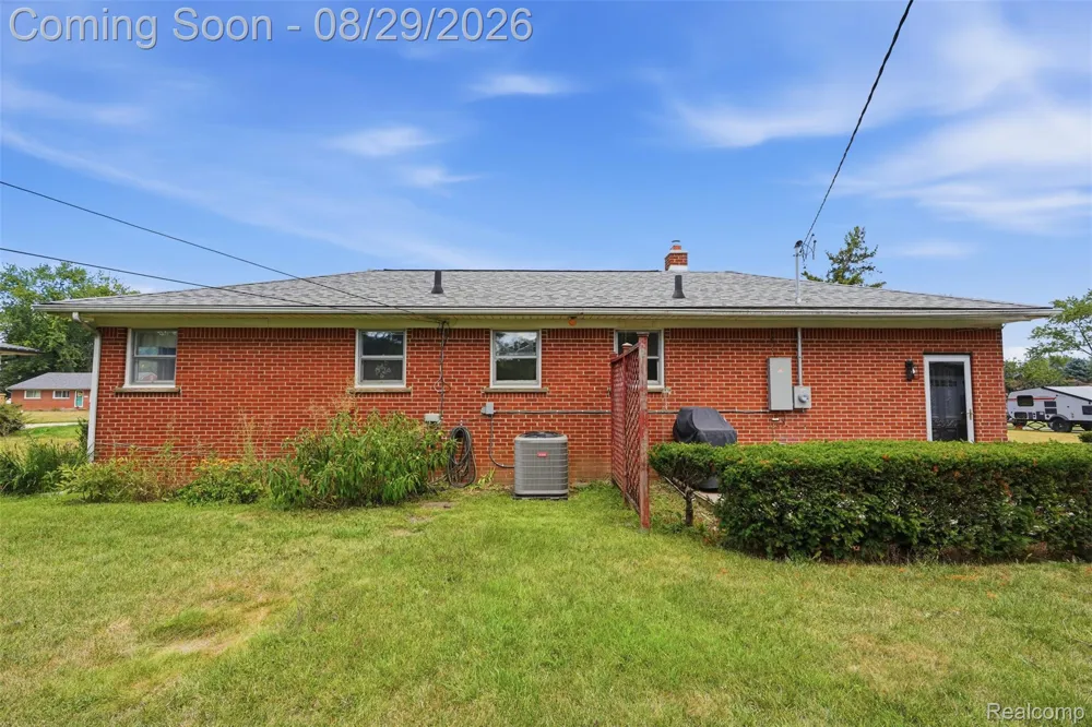 61305 Fairland Drive Lyon Charter Township, MI 48178