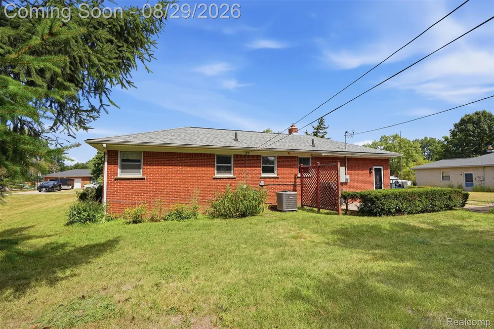 61305 Fairland Drive Lyon Charter Township, MI 48178