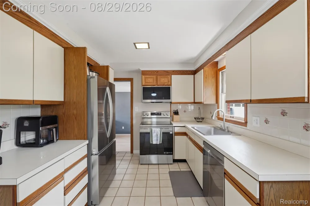 61305 Fairland Drive Lyon Charter Township, MI 48178