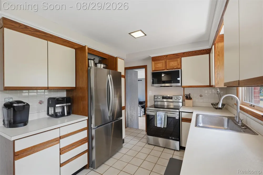 61305 Fairland Drive Lyon Charter Township, MI 48178