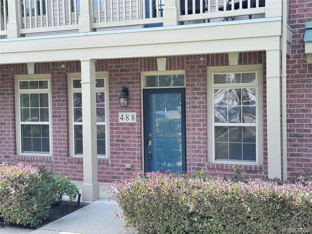 488 Village Drive Walled Lake City, MI 48390