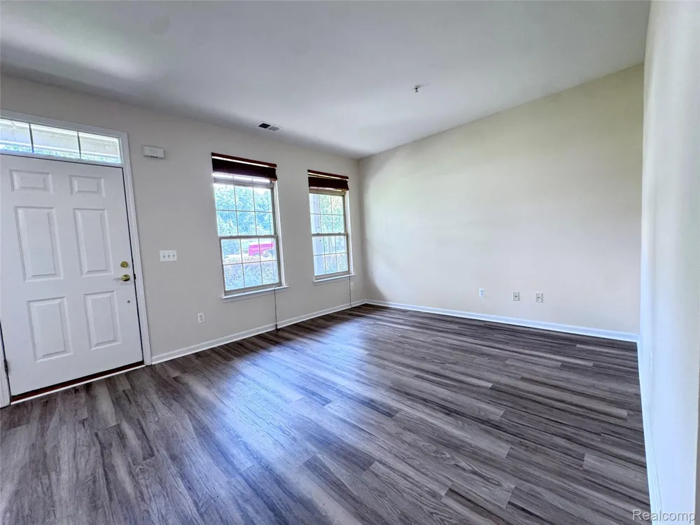 488 Village Drive Walled Lake City, MI 48390