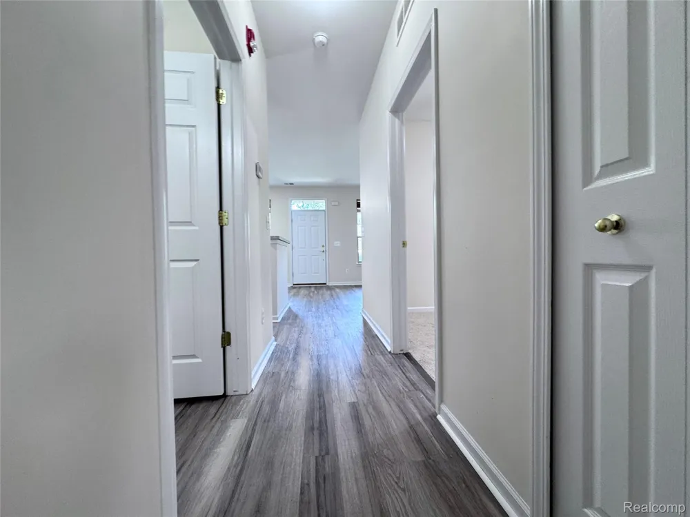488 Village Drive Walled Lake City, MI 48390