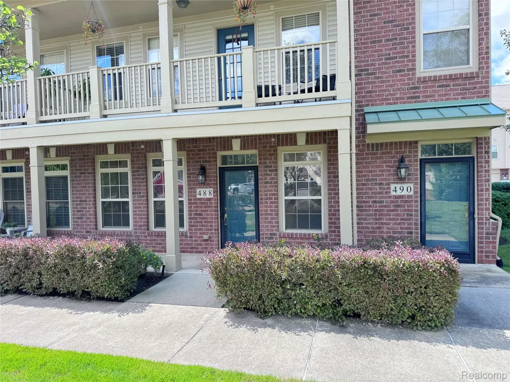 488 Village Drive Walled Lake City, MI 48390