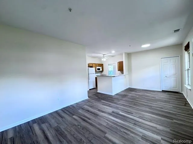 488 Village Drive Walled Lake City, MI 48390
