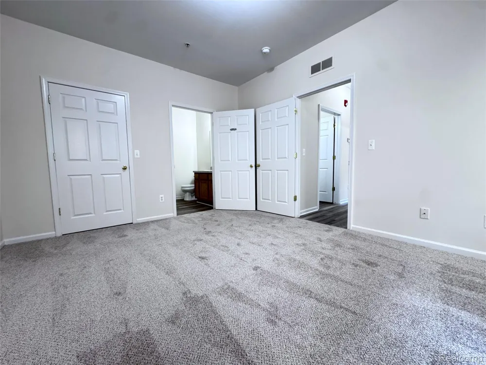 488 Village Drive Walled Lake City, MI 48390