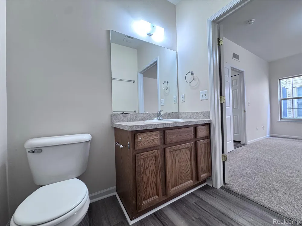 488 Village Drive Walled Lake City, MI 48390