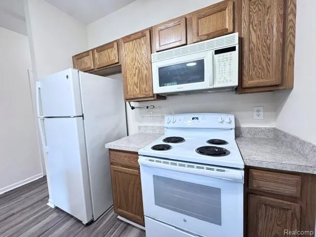 488 Village Drive Walled Lake City, MI 48390