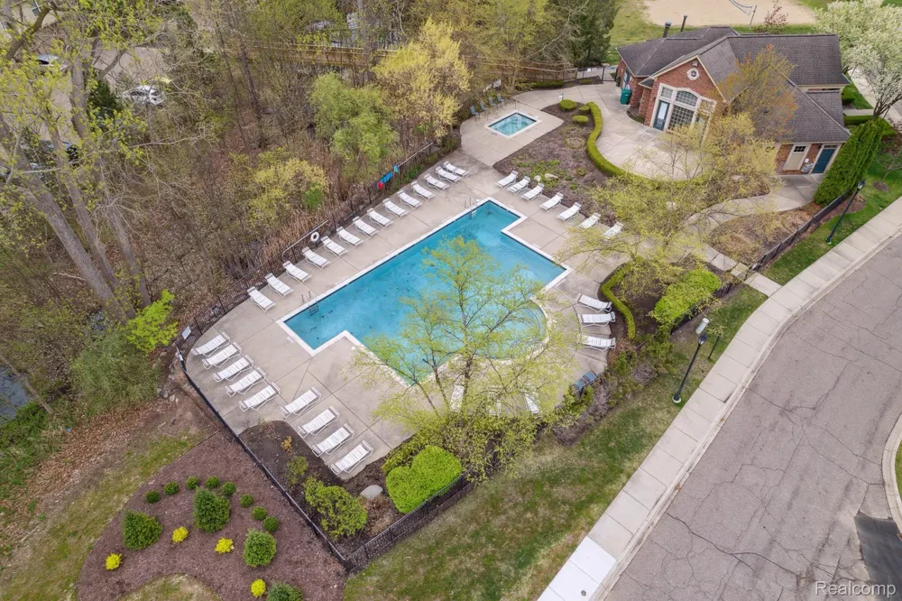 488 Village Drive Walled Lake City, MI 48390