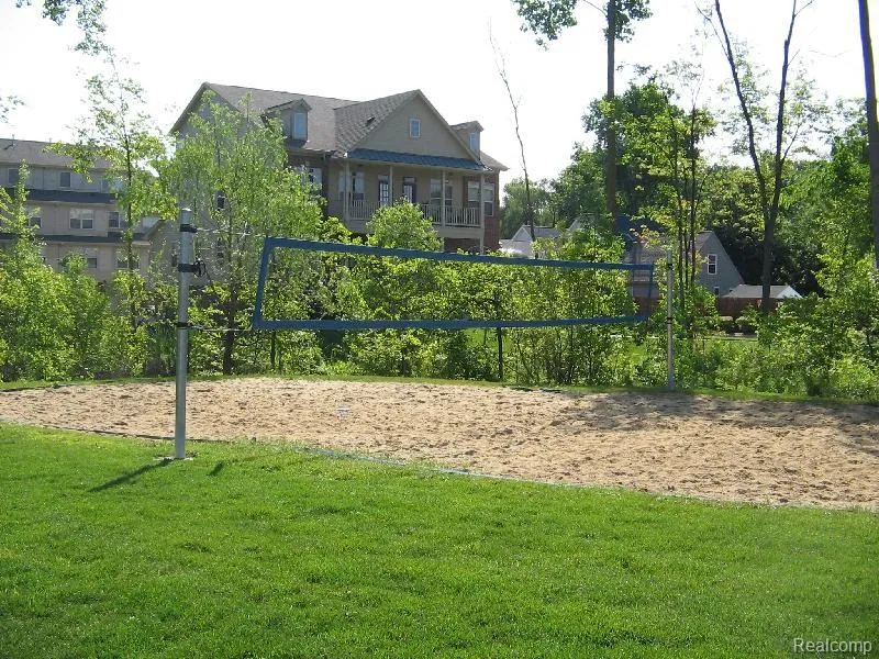 488 Village Drive Walled Lake City, MI 48390