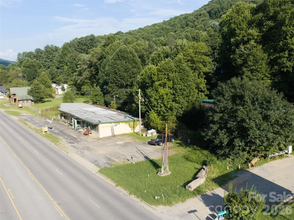 2881 Dellwood Road Waynesville, NC 28786