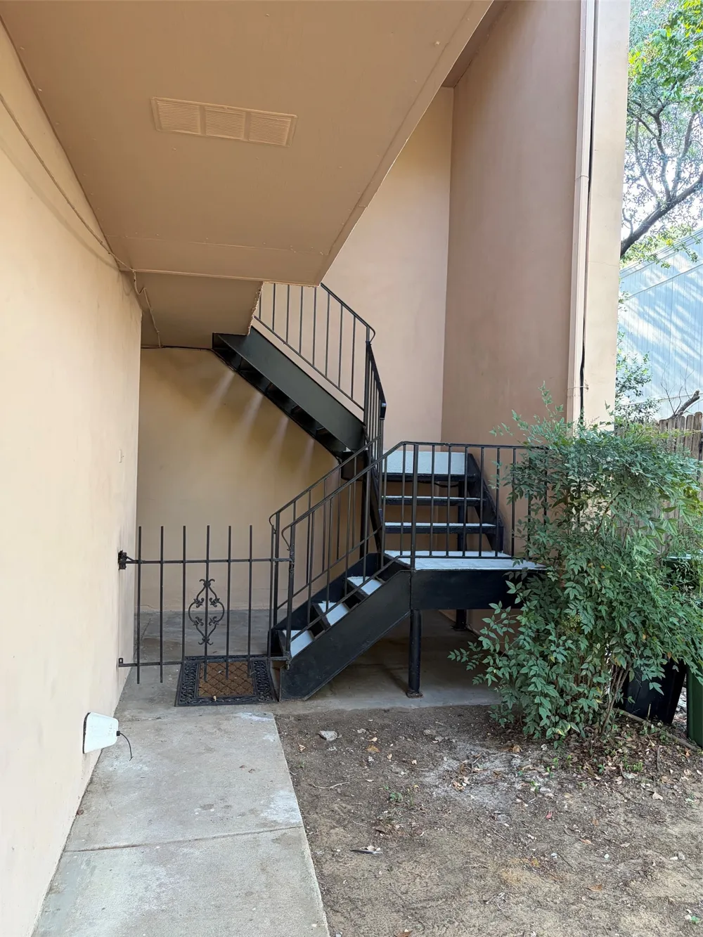 2126 Fleur De Lis Court Arlington, TX 76012