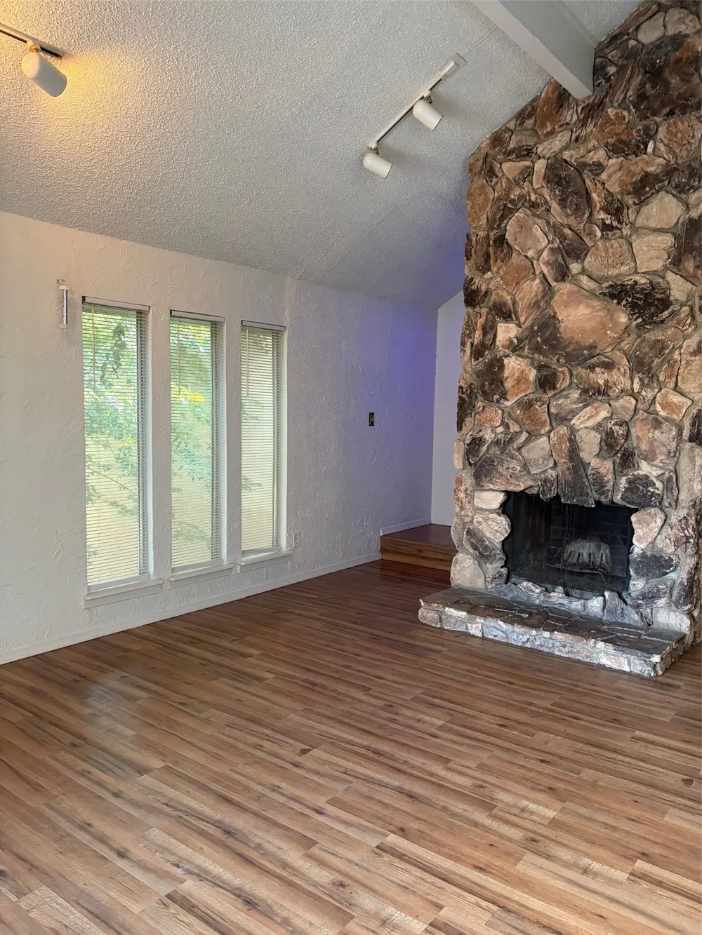 2126 Fleur De Lis Court Arlington, TX 76012