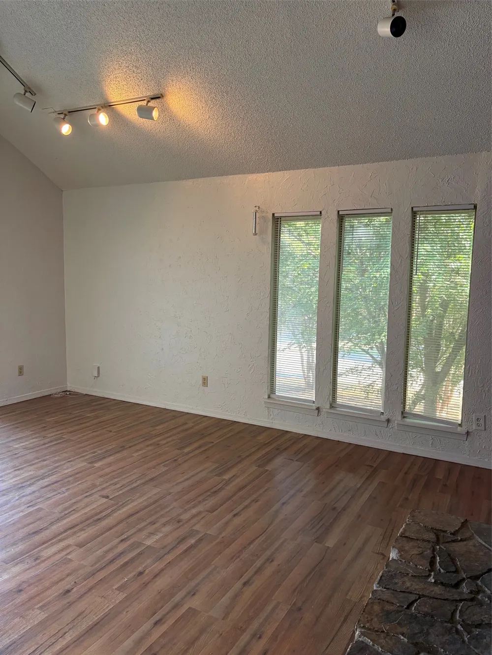 2126 Fleur De Lis Court Arlington, TX 76012