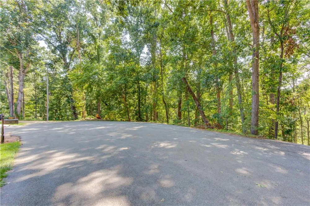 4300 Holiday Heights Drive Oakwood, GA 30566