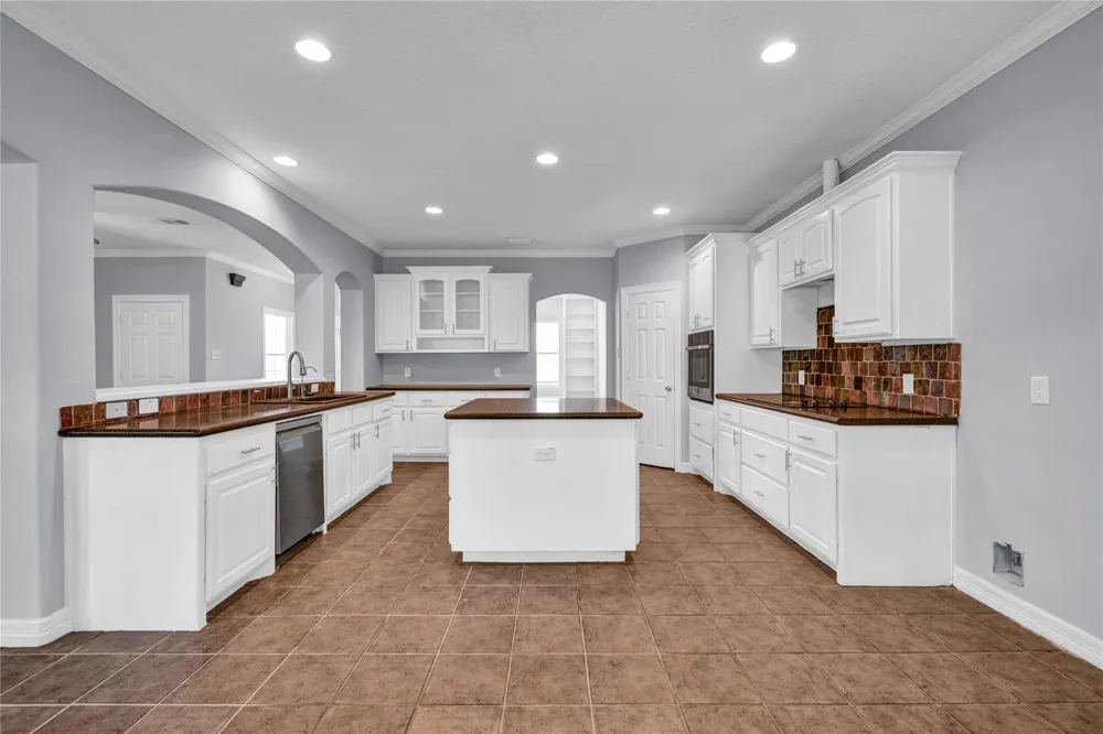 7411 Augusta Lane Rosharon, TX 77583