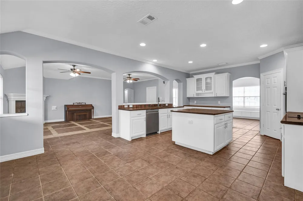 7411 Augusta Lane Rosharon, TX 77583
