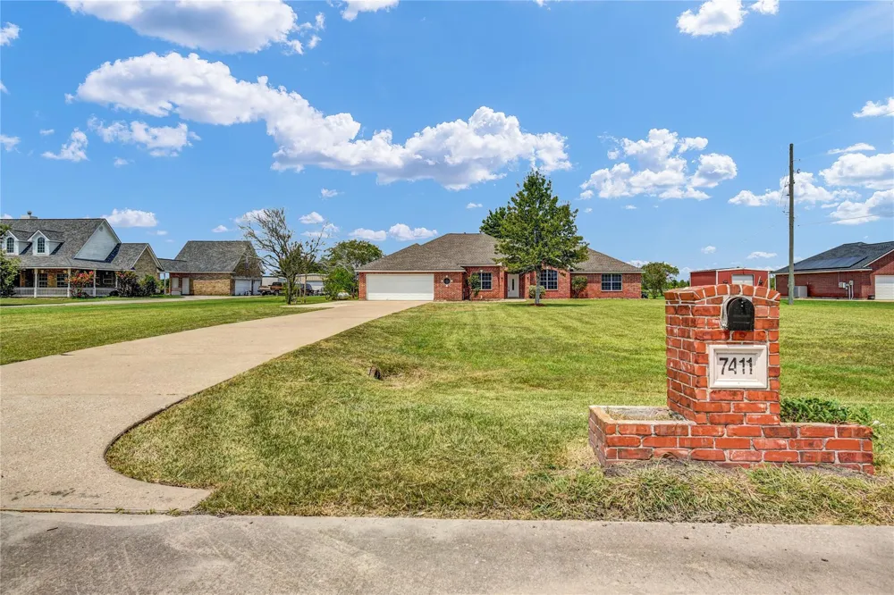 7411 Augusta Lane Rosharon, TX 77583