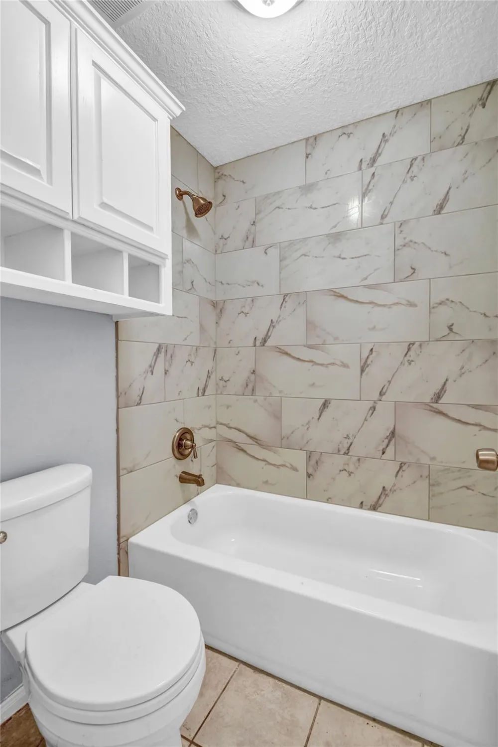 7411 Augusta Lane Rosharon, TX 77583