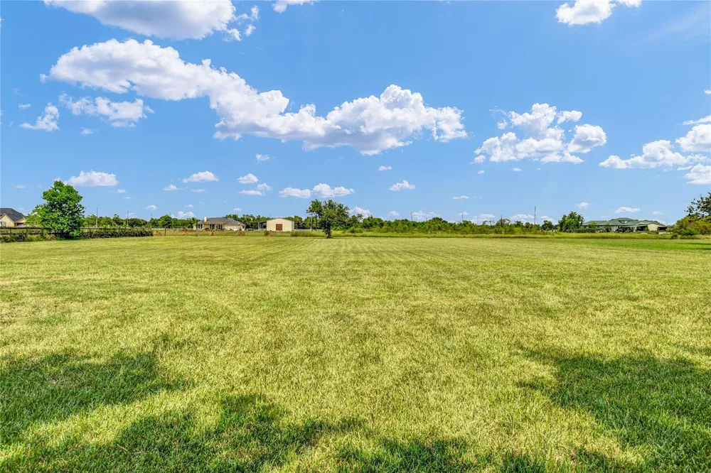 7411 Augusta Lane Rosharon, TX 77583