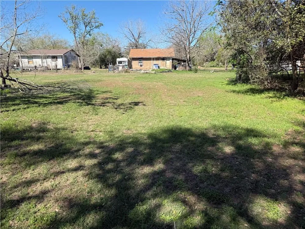 706 Grant Street Cuero, TX 77954