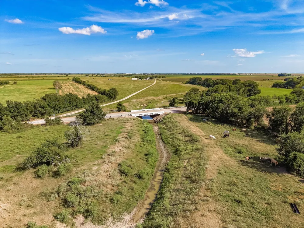 10542 Walker Road Beasley, TX 77417